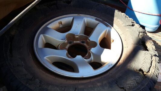 Toyota Hilux Ute 2002 used car part search rim no, tyre needed if possible.