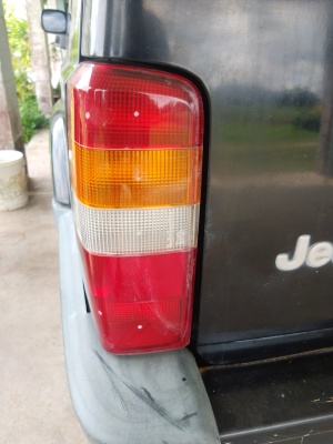 Jeep Cherokee SUV 1999 used car part search DRIVERS SIDE REAR TAIL LIGHT. THIS IS PASSINGER SIDE
