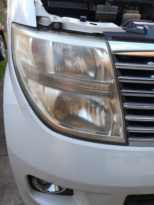 Nissan Elgrand Van 2004 used car part search Drivers side headlight with ballast. Water getting in mine. Maybe rubber is all I need + ballast?