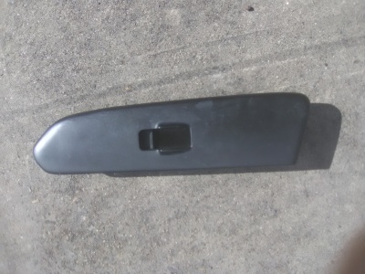 Mitsubishi Magna Sedan 2003 used car part search WANTED FOR TJ MAGNA AWD SEDAN.  A FRONT PASSENGER SIDE (LH) DOOR INTERNAL (ELECTRIC WINDOW) SWITCH PANEL (GREY).