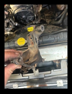 Holden Rodeo Ute 1994 used car part search Holden Rodeo Ute 1994, 2600 Hi Torque, 2.6L Petrol, seeking poqer steering pump bracket