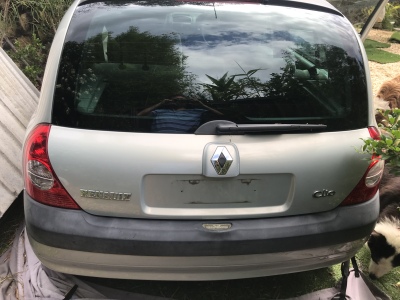 Renault Clio Sedan 2002 junk car removal Excellent condition with a transmission fault.